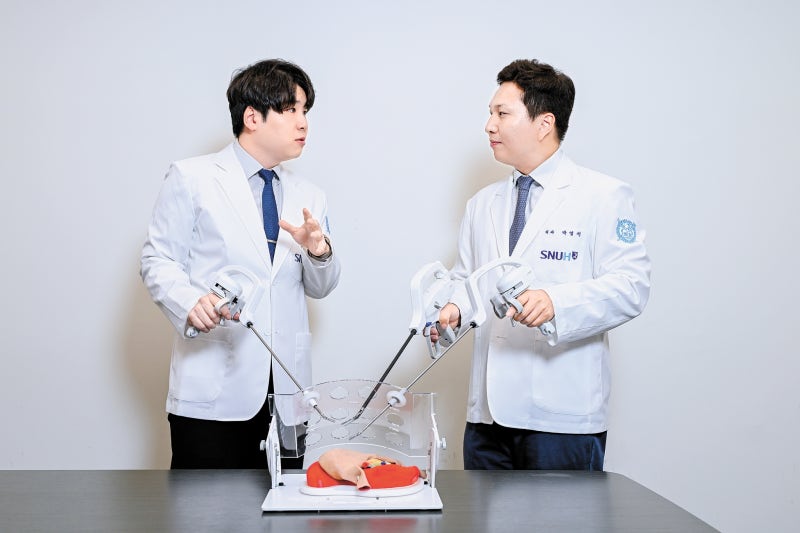 [Health&] “고도 비만 수술, 다관절 복강경 기구로 정확도·안전성 높여”