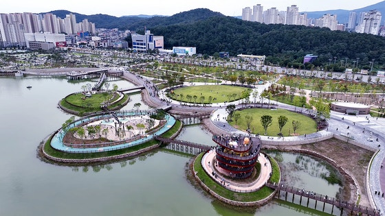 강수욕장에 동물 서식지까지 마련…대전 갑천에 생태호수공원 문열어