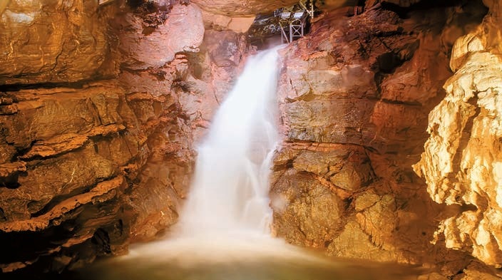 [라이프 트렌드&] 5억 년 시간이 빚어낸 지하 궁전 즐기세요