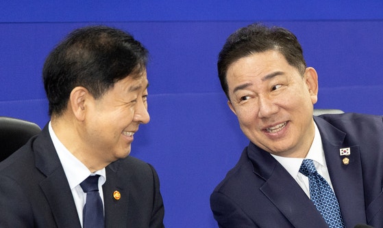 당정, 배임죄 폐지 가닥…<b>국민의힘</b> “명백한 이재명 구하기 법”