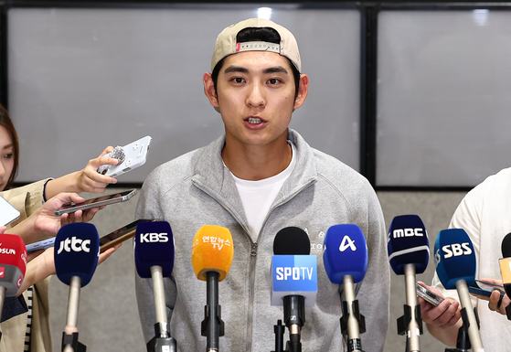 이정후 “부상없이 한 시즌 치른건 만족, 기록은 아쉬워”
