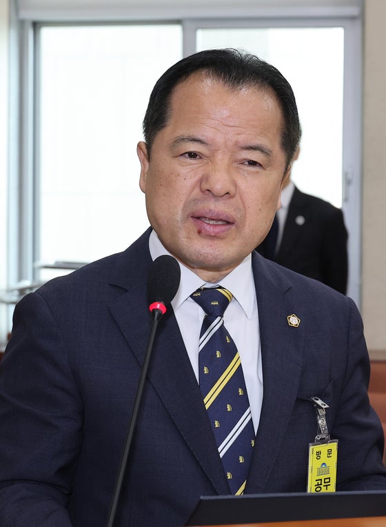 야 “응원단장이 심판 보면 되겠나”…여 “정당서 직간접 활동한 분도 가능”
