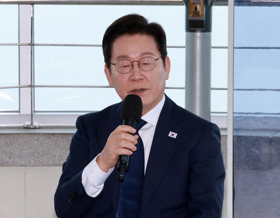 李대통령 “국민 위해 헌신”…<b>전산망</b> 담당 <b>공무원 사망</b>에 <b>애도</b>