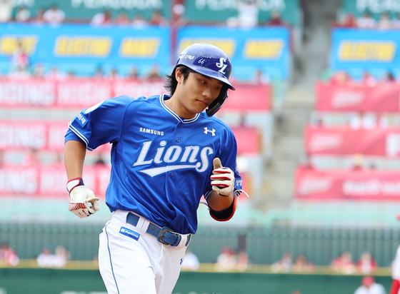 삼성 <b>이재현</b>, 포스트시즌 최초 '1회초 <b>선두타자</b> 초구 <b>홈런</b>' 폭발