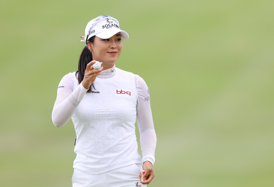 <b>윤이나</b>, <b>뷰익</b> LPGA <b>상하이</b> 2R 단독 2위…이소미 5위, 김아림 8위