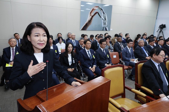 국감 나온 이진숙 “대통령한테 밉보이면 이렇게 되나”