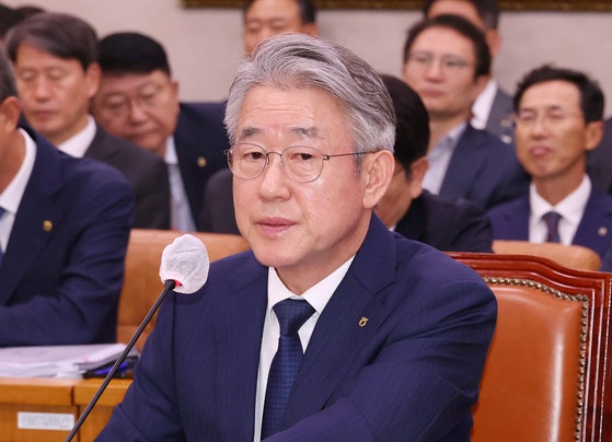 <b>강호동</b> 농협중앙회장 억대수뢰 <b>혐의</b>…경찰, 사무실 압<b>수수</b>색