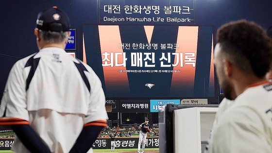 "한장에 100만원"…한화∙삼성 PO, 10배 넘는 <b>암표</b>까지 등장