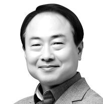 [조홍종의 이코노믹스] 에너지 전환 비용 낮추고 연금·노동 개혁 서둘러야