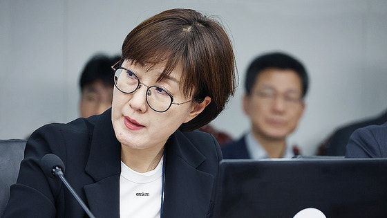 Chief Aide Kim Hyun-ji attends the presidential chief secretary meeting held at the presidential office in Yongsan, Seoul, on the 13th. Photo by the presidential office photojournalists