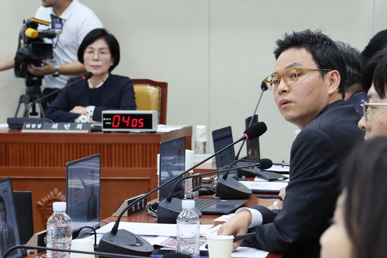 박정훈 국민의힘 의원이 20일 서울 여의도 국회 과학기술정보방송통신위원회에서 열린 방송미디어통신위원회 등에 대한 국정감사에서 발언하고 있다. 뉴스1