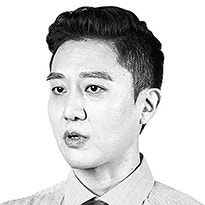 뜬금 '공중 화장실' 손 댄 유니클로 2세…스크린까지 탔다, 뭔일 [정원석의 인사이트 재팬]