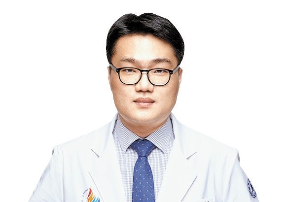 [Health&] 추간판탈출증, 바른 자세로 C자 곡선 유지해야