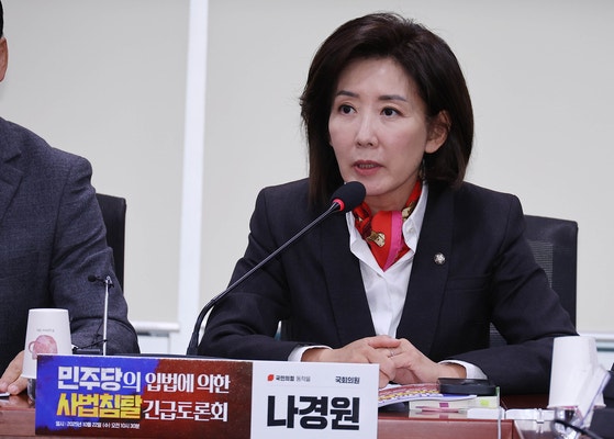 나경원 국민의힘 의원이 22일 국회 의원회관에서 열린 민주당의 입법에 의한 '사법침탈' 긴급 토론회에서 발언하고 있다. 임현동 기자.