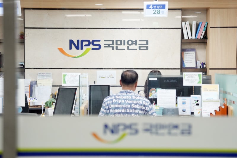 손해 감수 조기연금 100만명…생계비 대고, 건보 폭탄 피하고 [신성식의 레츠 고 9988]