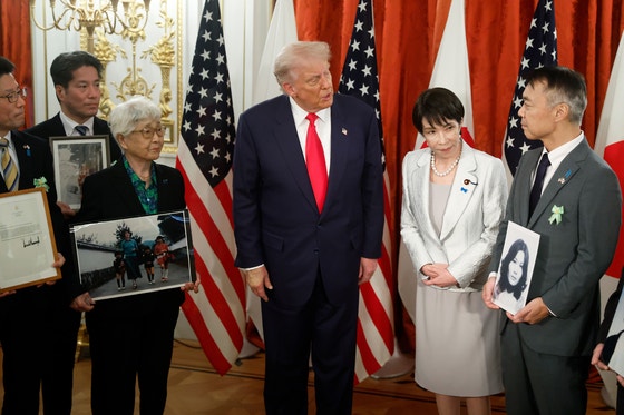 [사진] 일본인 납북 피해자 가족 만난 트럼프