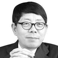 [이우영의 과학 산책] 책의 여백 속 빛바랜 손글씨