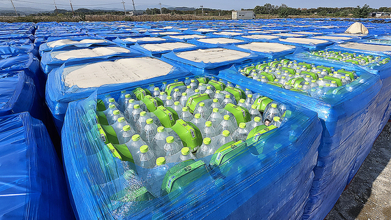 강릉 가뭄 때 받은 기부 생수들, 땡볕 아래 버려진 거나 다름없어