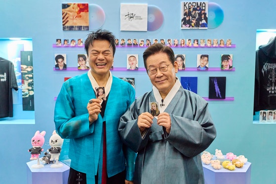 '한국가수 中공연 하자'…<b>시진핑</b>, 李·<b>박진영</b>과 얘기하다 즉석 지시