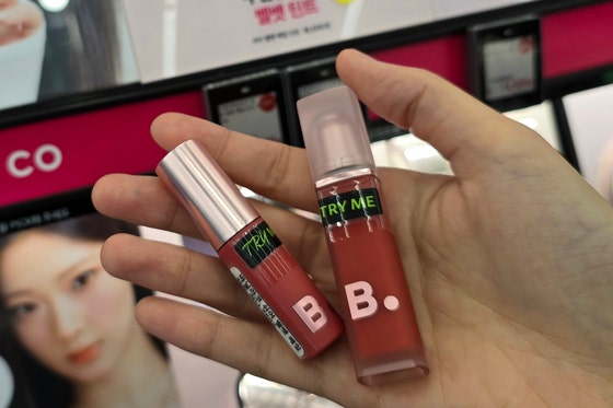 작아서 더 잘 팔린다, 불황 속 뜨는 ‘미니 화장품’