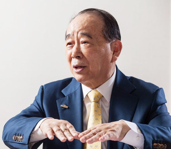 고아 돌본 어머니, 어르신 모신 아들