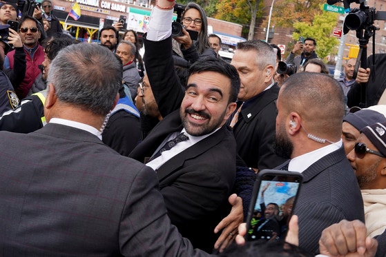 오바마도 지원사격…34세 맘다니, 첫 무슬림 뉴욕시장 되나