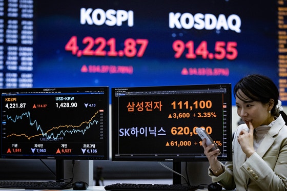 ‘젠슨 황 효과’ 코스피 4200, 11만 전자, 62만 닉스 뚫었다