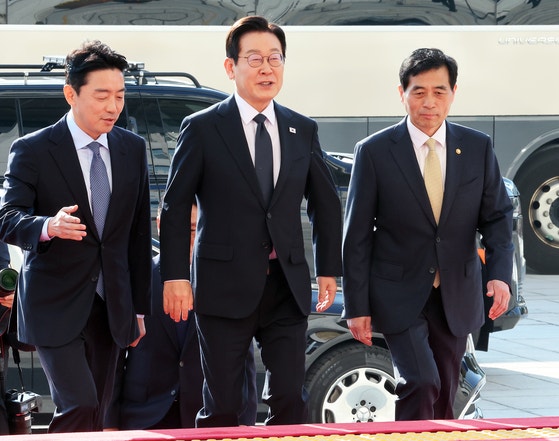 이재명 대통령 AI 3대 강국 위해 10조 투자 AI 고속도로 깐다고 함