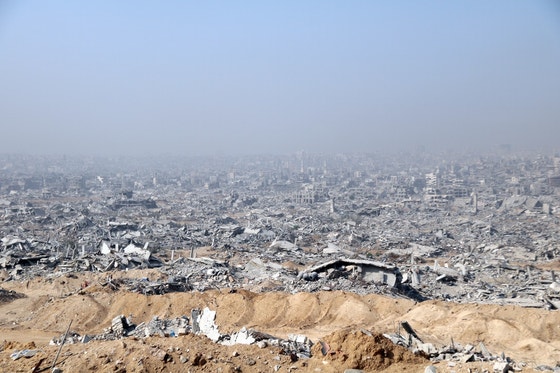 [사진] 건물도 삶도 무너졌다…‘잿빛도시’된 가자지구