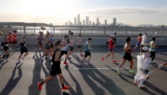 한강다리서 도파민 터졌다…제마서 ‘응원뽕’ 맞자 생긴 일