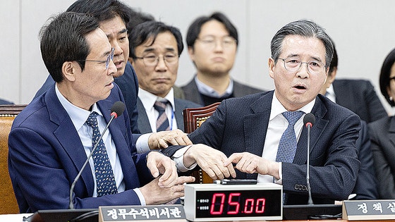 <b>김용범</b> "어떻게 가족을 엮냐"…'<b>딸 전세</b>' 거론에 격분