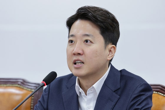 이준석 개혁신당 대표가 지난달 20일 서울 여의도 국회에서 열린 최고위원회의에서 발언하고 있다. 뉴스1