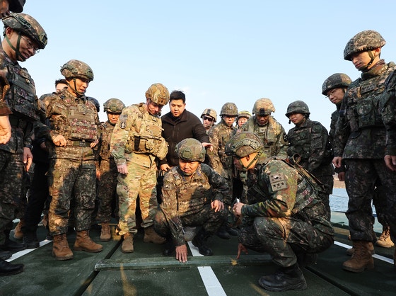 [사진] 합참의장, 한·미 연합도하훈련 점검