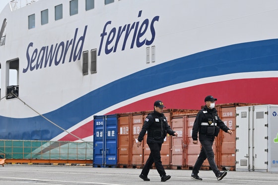 [단독]위험구간서 조타실 비운 선장, '쿵' 소리 듣고서야 뛰어왔다 [영상]