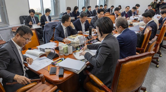 코드예산 2배 늘린 與, 청년 대출금은 깎았다 [코드예산 전성시대]