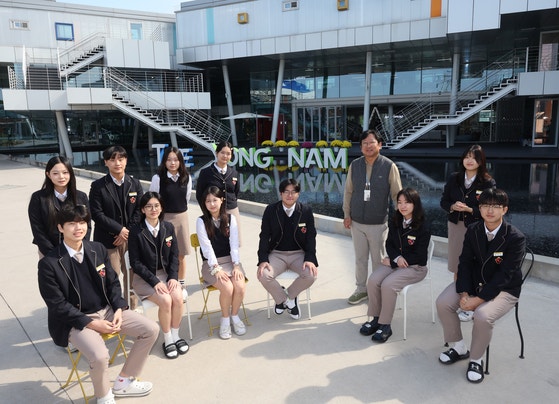 교실 �벽이 움직인다…학생 37% 늘린 '우주선 학교'의 기적