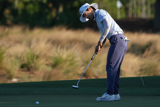 <b>이소미</b>, LPGA 투어 챔피언십 첫날 8언더파로 <b>단독 선두</b>