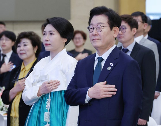 李대통령 "전자<b>투표</b> 문제 없어…<b>재외국민</b> 소외되지 않아야"