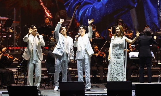 ��‘사랑’ 부르는 늦가을밤…그 마음 적셔준 ‘화음’