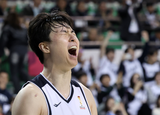 "'잘해야 1승' 평가에 자극"...<b>중국전</b> 2연승 이끈 <b>이현중</b>