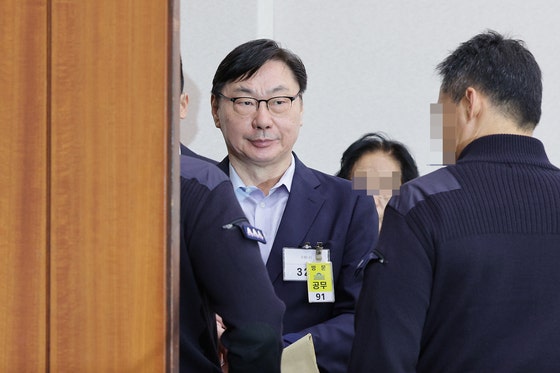 [단독] '연어 술파티' 쌍방울 이사, 그날 법카엔 '진로 4병, 7200원'