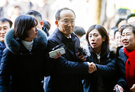 국회의 12·3 비상계엄 해제 의결 방해 의혹을 받는 추경호 전 국민의힘 원내대표가 지난 2일 서울 서초구 서울중앙지방법원에서 열린 영장실질심사에 출석하고 있다. 뉴스1