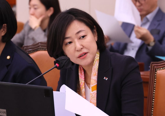 내연남에 <b>정치자금</b> 수수…<b>황보승희</b> 전 의원, 징역형 집유 확정