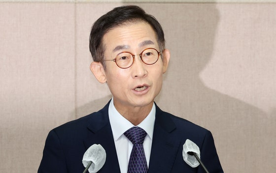 새 <b>감사원장</b> 후보자에 <b>김호철</b>…'민변 회장' 출신 인권 변호사