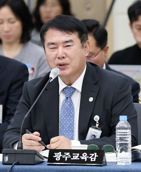 이정선 광주사교육감이 지난 10월 전북대학교에서 열린 국회 교육위원회 국정감사에서 질의에 답변하고 있다.뉴스1