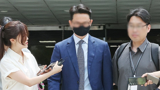 윤석열 전 대통령의 부인 김건희 여사에게 청탁할 목적으로 명품 가방과 목걸이를 전달한 혐의를 받는 윤영호 전 통일교 세계본부장이 지난 7월 30일 서울 서초구 서울중앙지방법원에서 열린 구속 전 피의자 심문(영장실질심