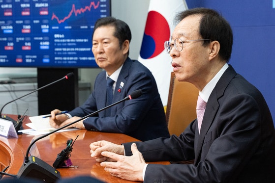 <b>이석연</b>, <b>정청래</b> 만나 "법왜곡죄 재고해야...국회가 갈등 진원지"