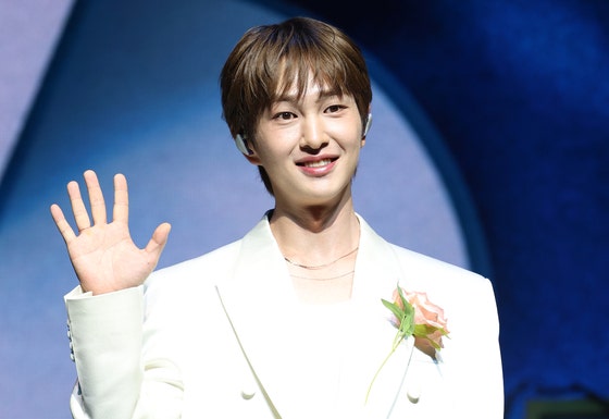 '주사이모' 친분설 샤이니 <b>온유</b> "<b>피부 관리</b>로 병원 방문한 것"