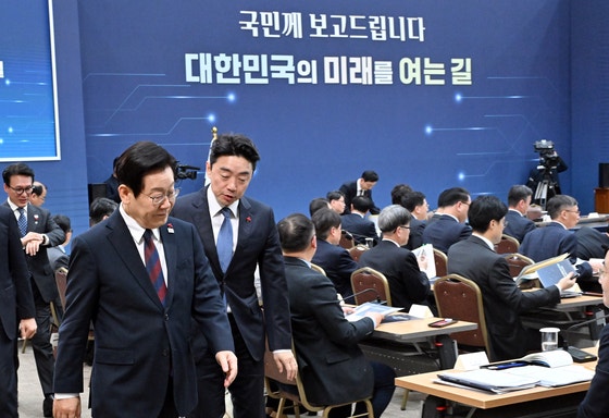 이 대통령 “무슨 팡인가 하는 곳, 처벌 안 두려워 규정 어겨”