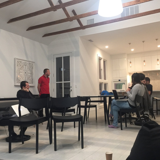 샘 올트먼이 자신의 X(구 트위터)에 올린 오픈AI 설립 초기인 2016년 1월의 모습.X 캡처